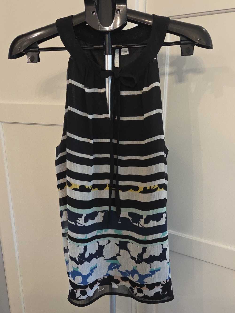 Elle Sleeveless Black Striped & Floral Tie-Neck Tank. Size Large